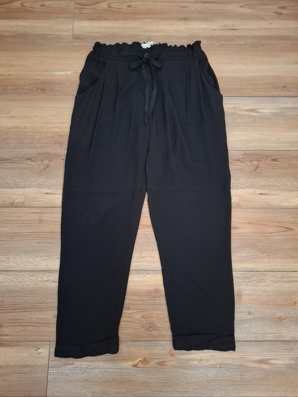Aritzia Wilfred Black Tapered Cropped Pants Women's S